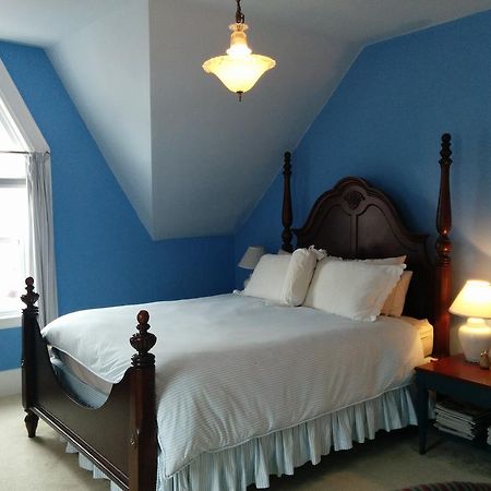 Fairmont House Bed & Breakfast Махон Бэй Номер фото
